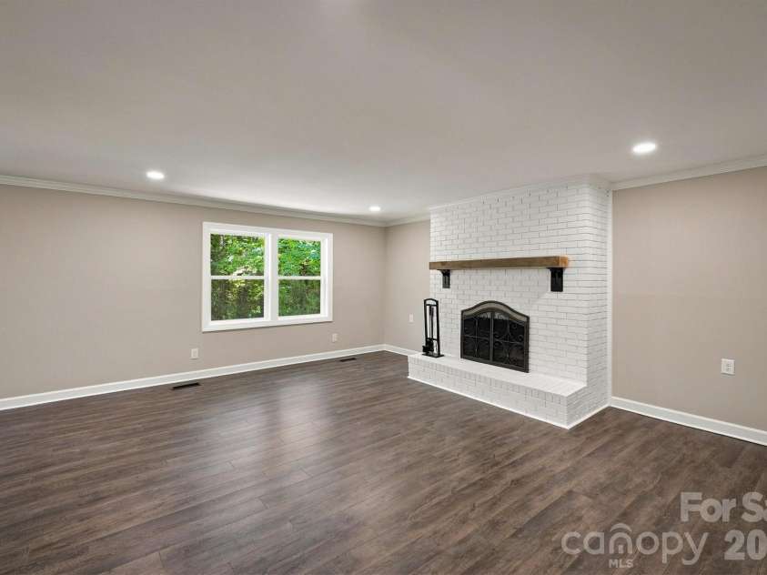 3517 Crestwood Drive, Morganton, NC 28655.  MLS# CAR4412373, YatesRealty ID 44111. 