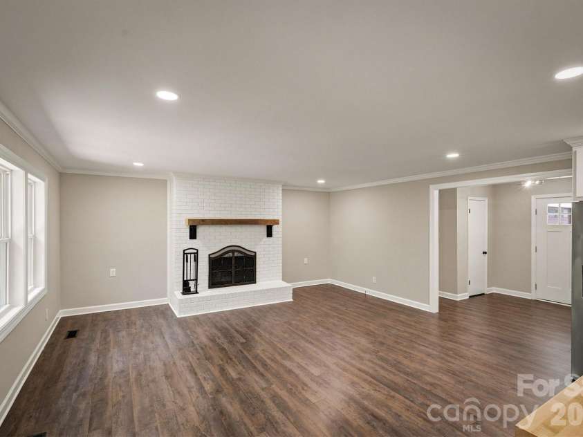 3517 Crestwood Drive, Morganton, NC 28655.  MLS# CAR4412373, YatesRealty ID 44111. 