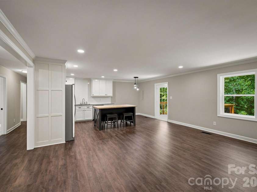 3517 Crestwood Drive, Morganton, NC 28655.  MLS# CAR4412373, YatesRealty ID 44111. 