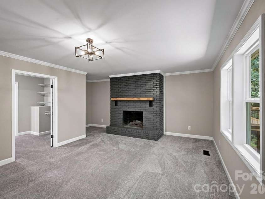 3517 Crestwood Drive, Morganton, NC 28655.  MLS# CAR4412373, YatesRealty ID 44111. 