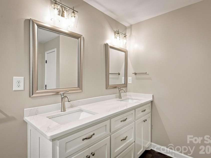 3517 Crestwood Drive, Morganton, NC 28655.  MLS# CAR4412373, YatesRealty ID 44111. 