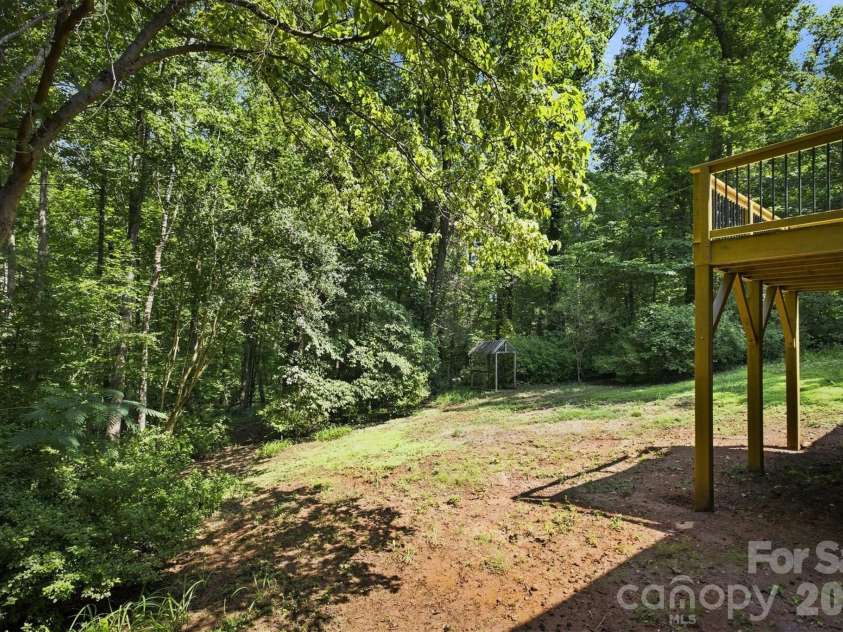 3517 Crestwood Drive, Morganton, NC 28655.  MLS# CAR4412373, YatesRealty ID 44111. 