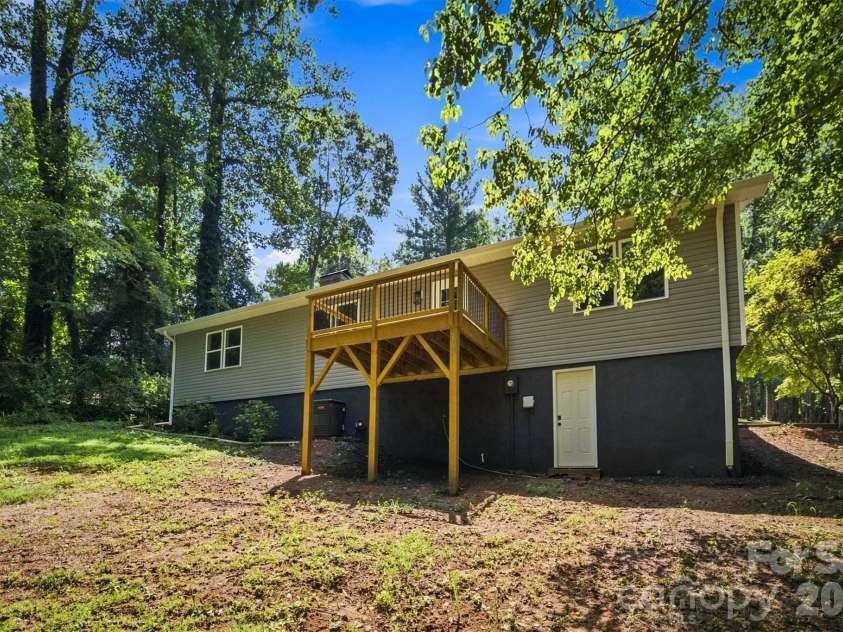 3517 Crestwood Drive, Morganton, NC 28655.  MLS# CAR4412373, YatesRealty ID 44111. 