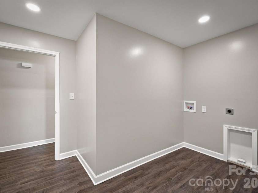 3517 Crestwood Drive, Morganton, NC 28655.  MLS# CAR4412373, YatesRealty ID 44111. Laundry Room/Mud Room