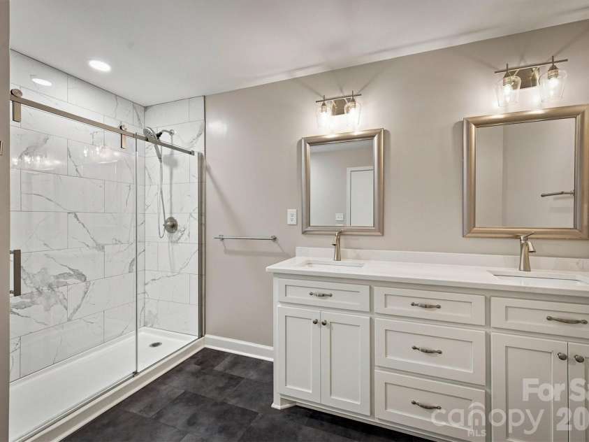 3517 Crestwood Drive, Morganton, NC 28655.  MLS# CAR4412373, YatesRealty ID 44111. Primary Suite Bath