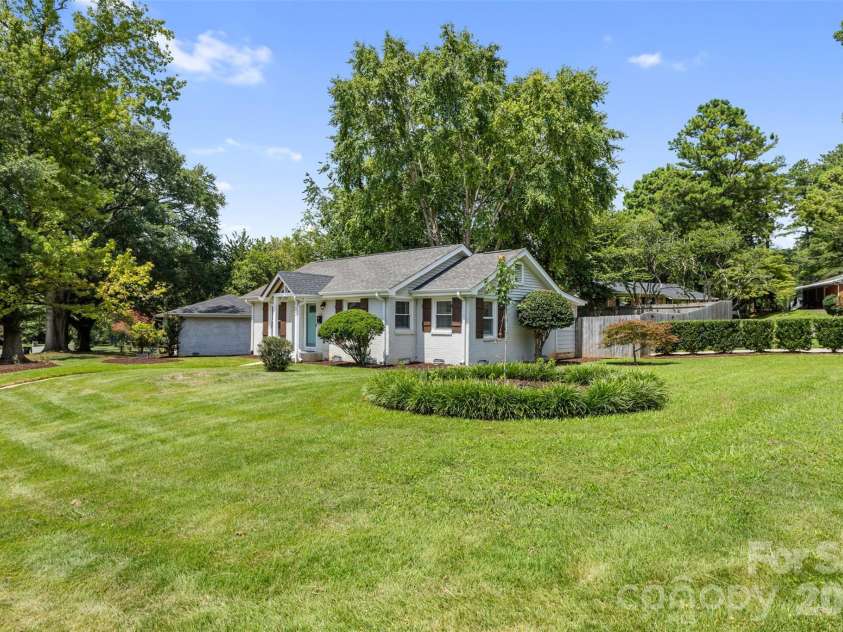3123 Edsel Place, Charlotte, NC 28205.  MLS# CAR4411978, YatesRealty ID 44113. 