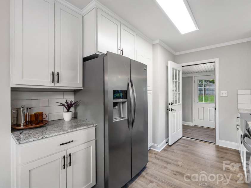 3123 Edsel Place, Charlotte, NC 28205.  MLS# CAR4411978, YatesRealty ID 44113. 