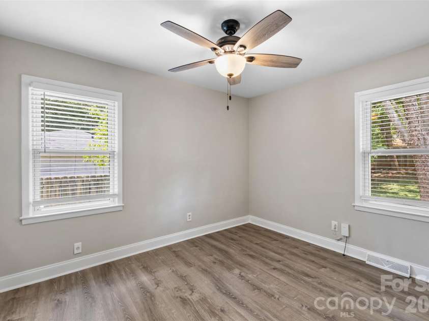 3123 Edsel Place, Charlotte, NC 28205.  MLS# CAR4411978, YatesRealty ID 44113. 