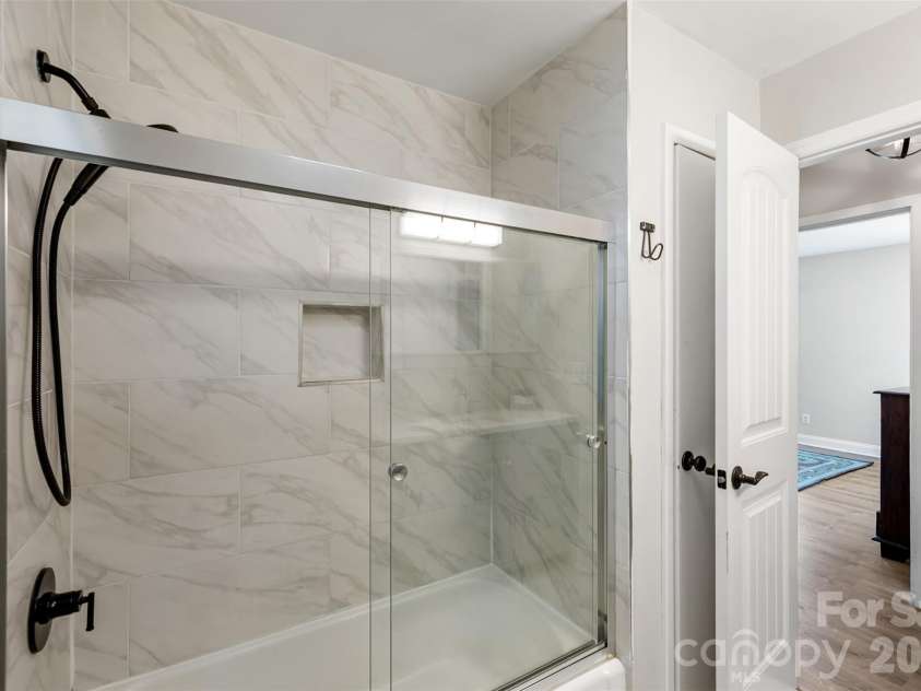 3123 Edsel Place, Charlotte, NC 28205.  MLS# CAR4411978, YatesRealty ID 44113. 