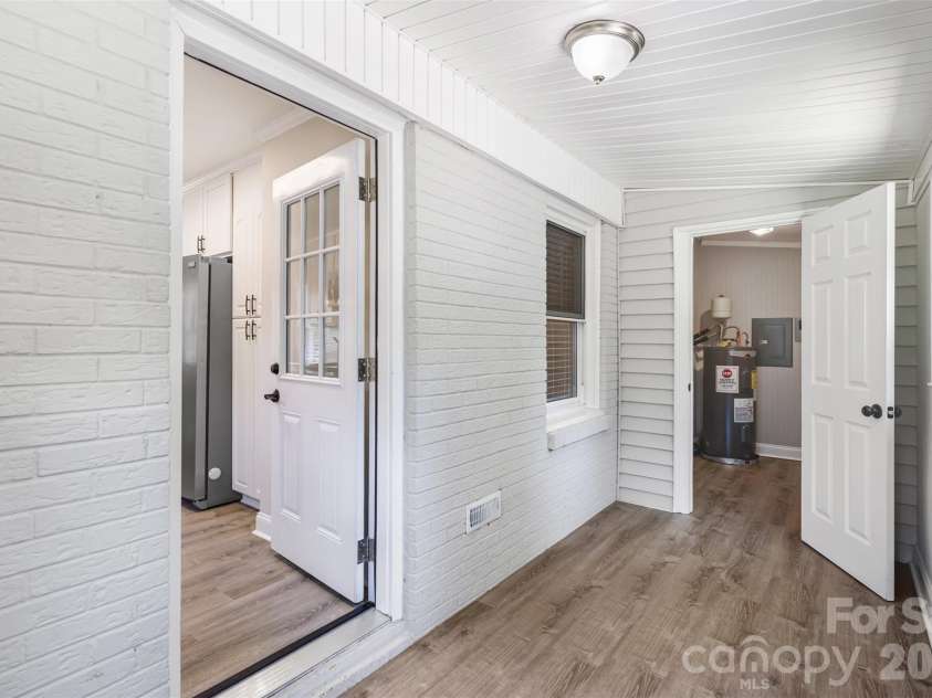 3123 Edsel Place, Charlotte, NC 28205.  MLS# CAR4411978, YatesRealty ID 44113. 