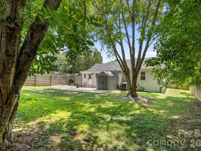 3123 Edsel Place, Charlotte, NC 28205.  MLS# CAR4411978, YatesRealty ID 44113. 