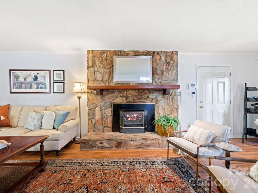 1533 Rivermont Drive, Gastonia, NC 28054.  MLS# CAR4414170, YatesRealty ID 44114. 