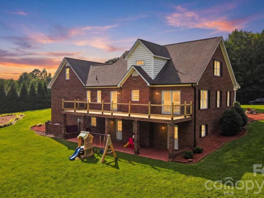 85 Charleston Court, Hickory, NC 28601.  MLS# CAR4414182, YatesRealty ID 44117. 