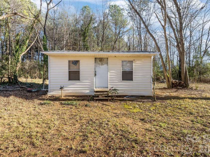 151 Central Avenue, Norwood, NC 28128.  MLS# CAR4336981, YatesRealty ID 4412. 