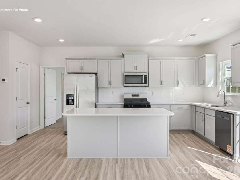 583 Dazzle Loop, Newton, NC 28658.  MLS# CAR4358377, YatesRealty ID 4412. 