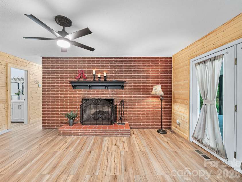101 Sam Robertson Road, Burnsville, NC 28714.  MLS# CAR4414311, YatesRealty ID 44120. 