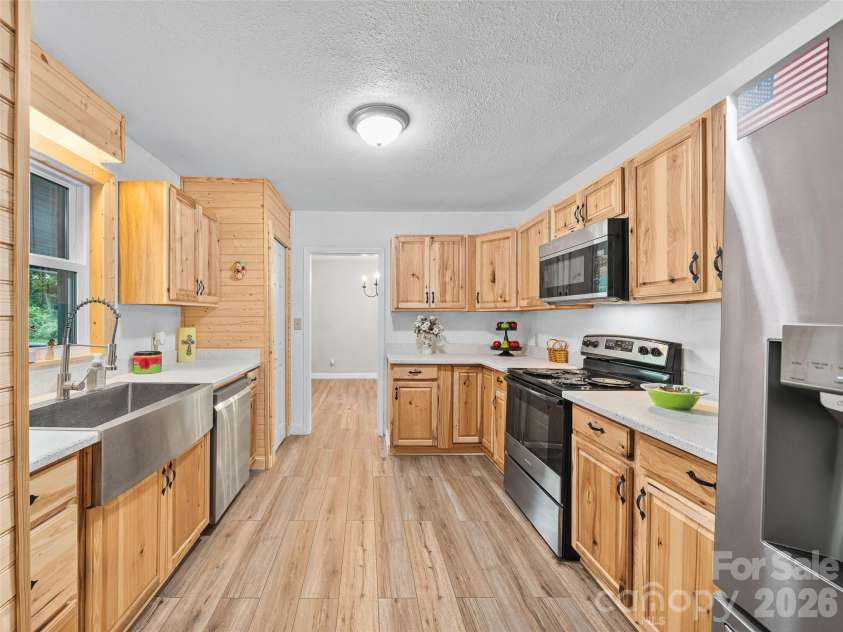 101 Sam Robertson Road, Burnsville, NC 28714.  MLS# CAR4414311, YatesRealty ID 44120. 