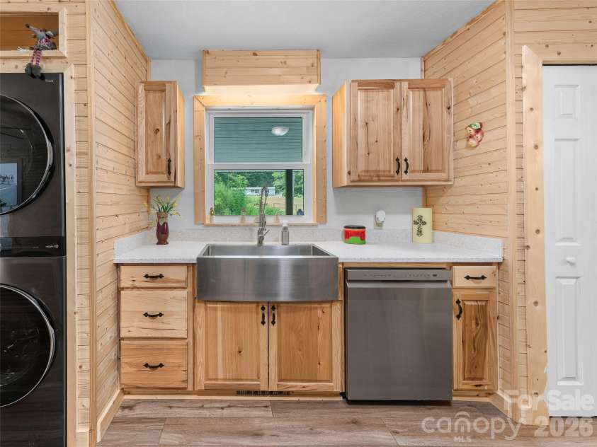 101 Sam Robertson Road, Burnsville, NC 28714.  MLS# CAR4414311, YatesRealty ID 44120. 