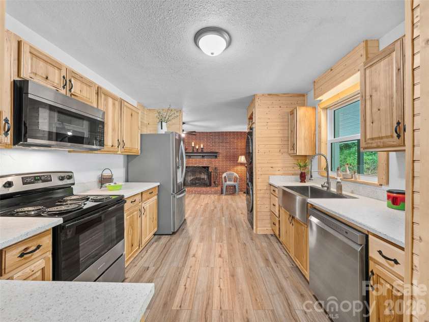 101 Sam Robertson Road, Burnsville, NC 28714.  MLS# CAR4414311, YatesRealty ID 44120. 