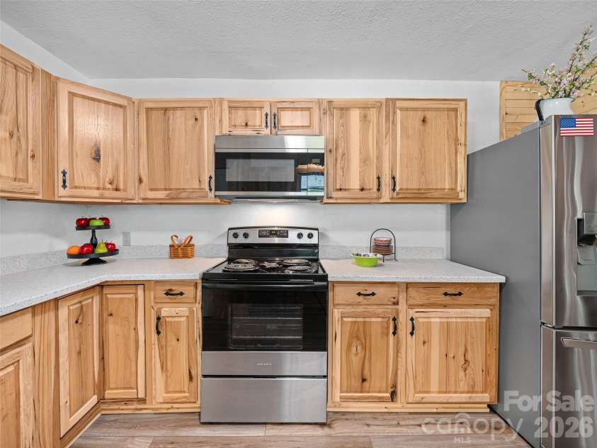 101 Sam Robertson Road, Burnsville, NC 28714.  MLS# CAR4414311, YatesRealty ID 44120. 