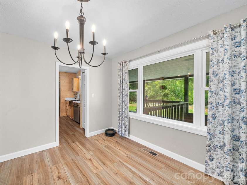 101 Sam Robertson Road, Burnsville, NC 28714.  MLS# CAR4414311, YatesRealty ID 44120. 