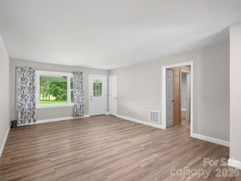 101 Sam Robertson Road, Burnsville, NC 28714.  MLS# CAR4414311, YatesRealty ID 44120. 