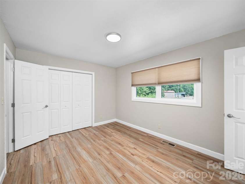 101 Sam Robertson Road, Burnsville, NC 28714.  MLS# CAR4414311, YatesRealty ID 44120. 