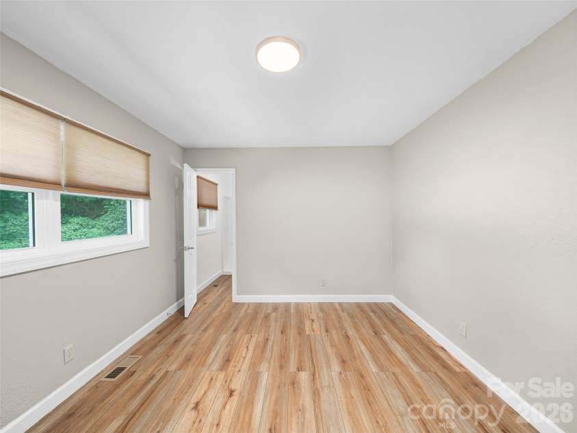 101 Sam Robertson Road, Burnsville, NC 28714.  MLS# CAR4414311, YatesRealty ID 44120. 