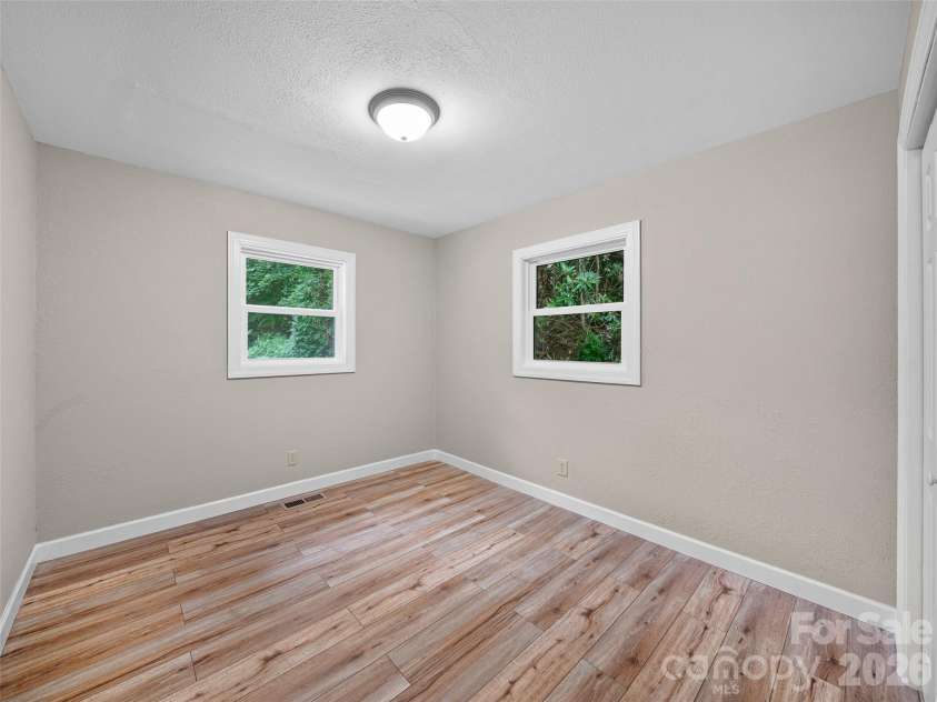 101 Sam Robertson Road, Burnsville, NC 28714.  MLS# CAR4414311, YatesRealty ID 44120. 