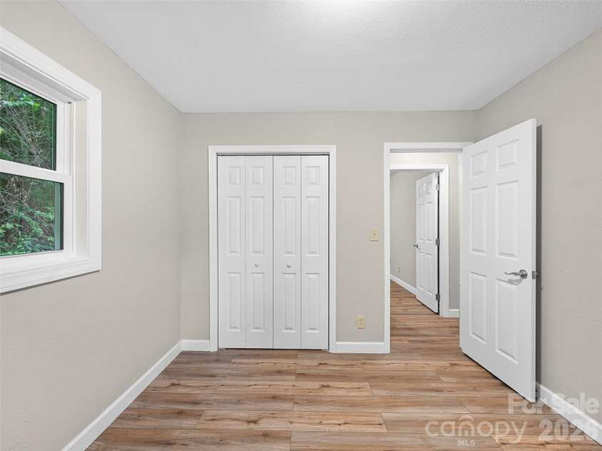 101 Sam Robertson Road, Burnsville, NC 28714.  MLS# CAR4414311, YatesRealty ID 44120. 