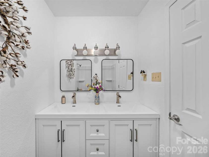 101 Sam Robertson Road, Burnsville, NC 28714.  MLS# CAR4414311, YatesRealty ID 44120. 