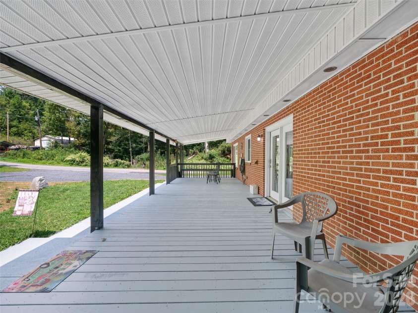 101 Sam Robertson Road, Burnsville, NC 28714.  MLS# CAR4414311, YatesRealty ID 44120. 