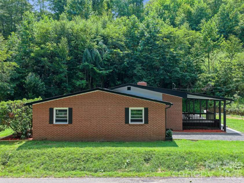 101 Sam Robertson Road, Burnsville, NC 28714.  MLS# CAR4414311, YatesRealty ID 44120. 