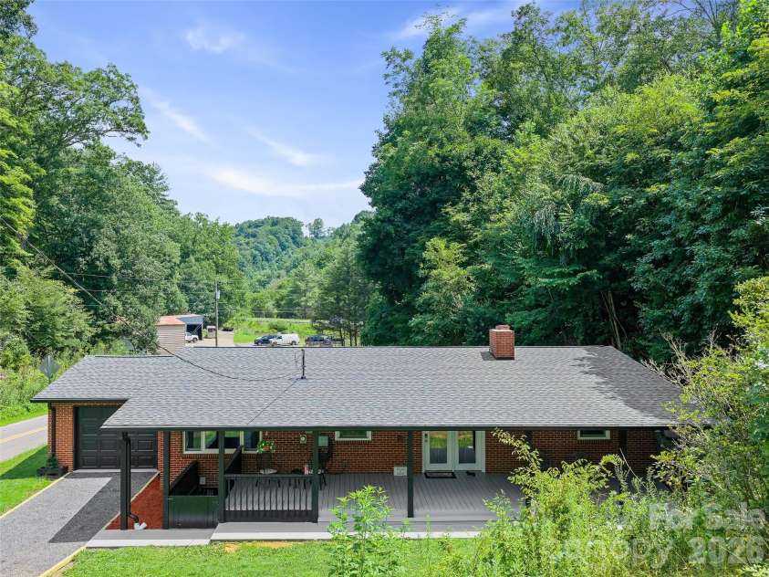 101 Sam Robertson Road, Burnsville, NC 28714.  MLS# CAR4414311, YatesRealty ID 44120. 
