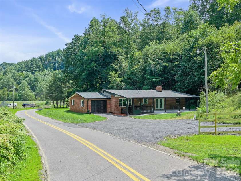101 Sam Robertson Road, Burnsville, NC 28714.  MLS# CAR4414311, YatesRealty ID 44120. 