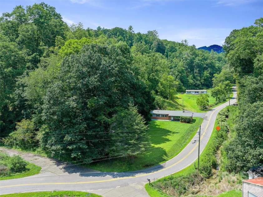 101 Sam Robertson Road, Burnsville, NC 28714.  MLS# CAR4414311, YatesRealty ID 44120. 