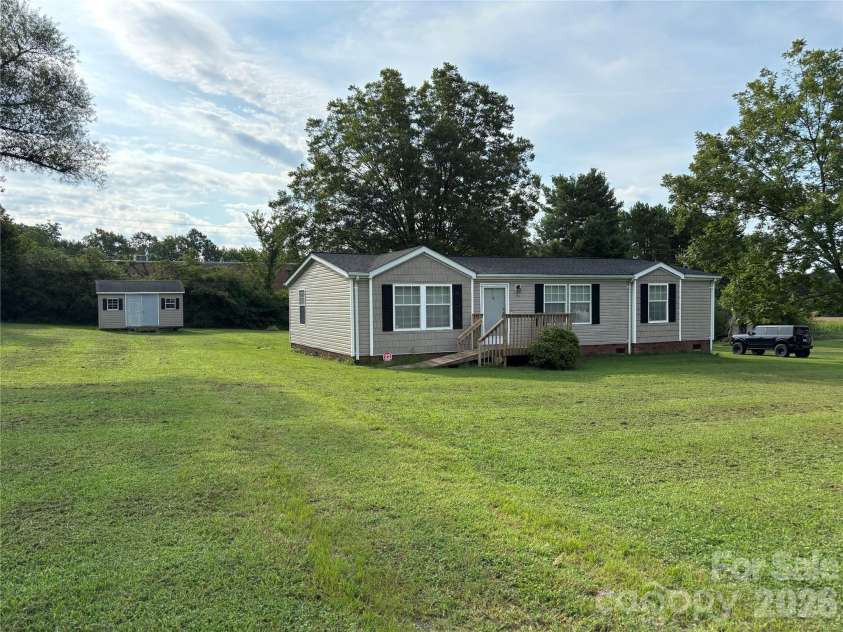 93 Ervin Lane, Hiddenite, NC 28636.  MLS# CAR4407263, YatesRealty ID 44122. 