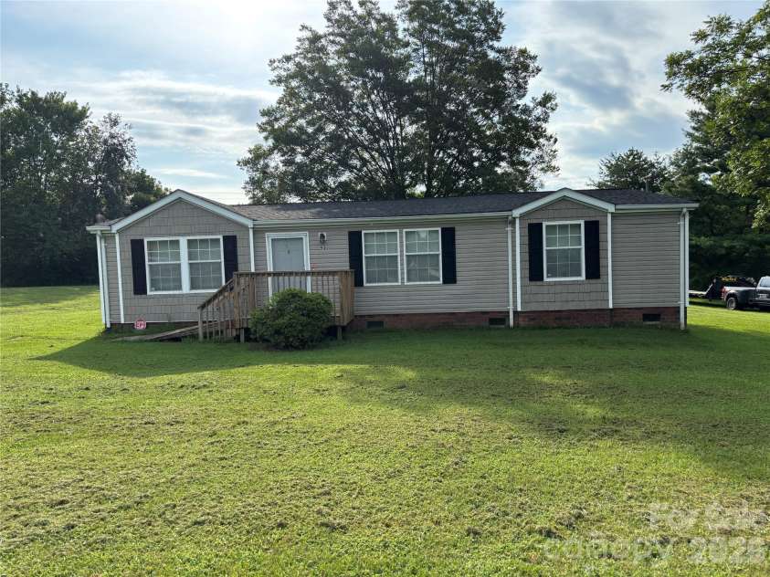 93 Ervin Lane, Hiddenite, NC 28636.  MLS# CAR4407263, YatesRealty ID 44122. 