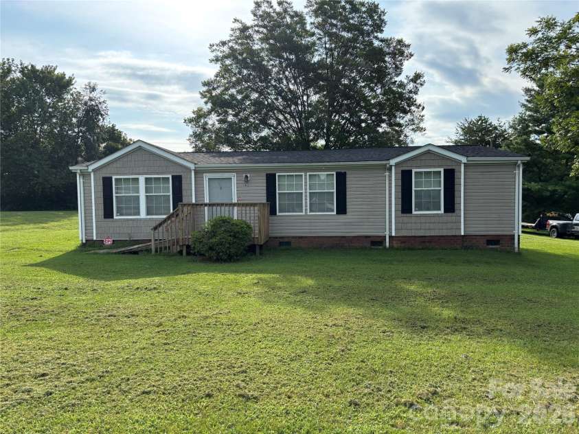 93 Ervin Lane, Hiddenite, NC 28636.  MLS# CAR4407263, YatesRealty ID 44122. 