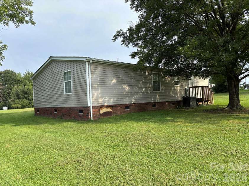 93 Ervin Lane, Hiddenite, NC 28636.  MLS# CAR4407263, YatesRealty ID 44122. 