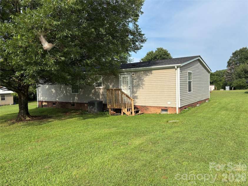 93 Ervin Lane, Hiddenite, NC 28636.  MLS# CAR4407263, YatesRealty ID 44122. 