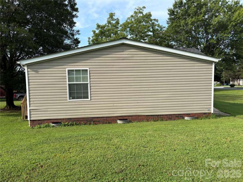 93 Ervin Lane, Hiddenite, NC 28636.  MLS# CAR4407263, YatesRealty ID 44122. 