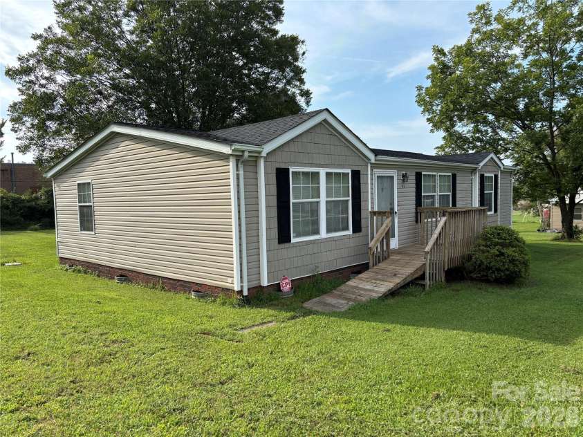 93 Ervin Lane, Hiddenite, NC 28636.  MLS# CAR4407263, YatesRealty ID 44122. 