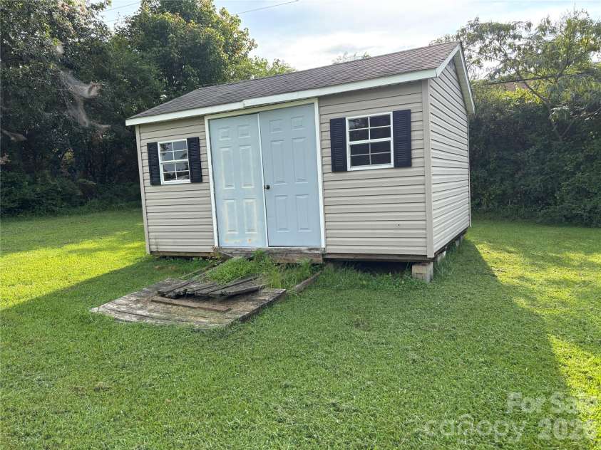 93 Ervin Lane, Hiddenite, NC 28636.  MLS# CAR4407263, YatesRealty ID 44122. 