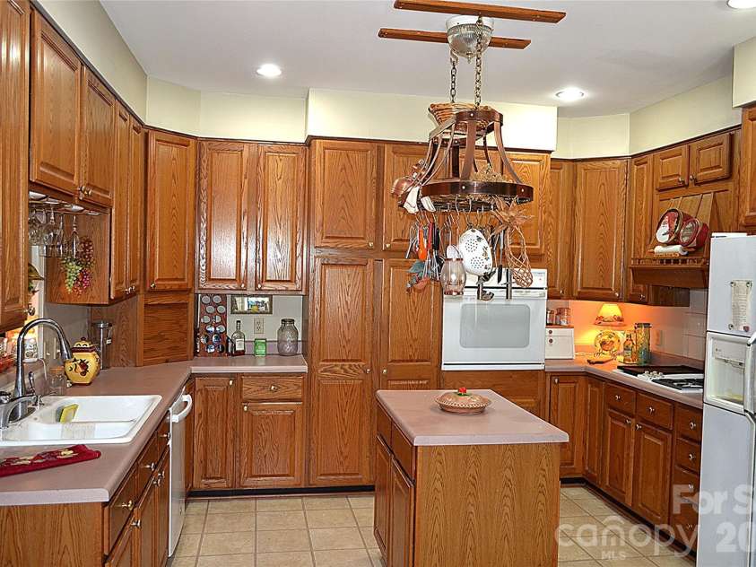 4721 Kuykendall Road, Charlotte, NC 28270.  MLS# CAR4413764, YatesRealty ID 44123. 