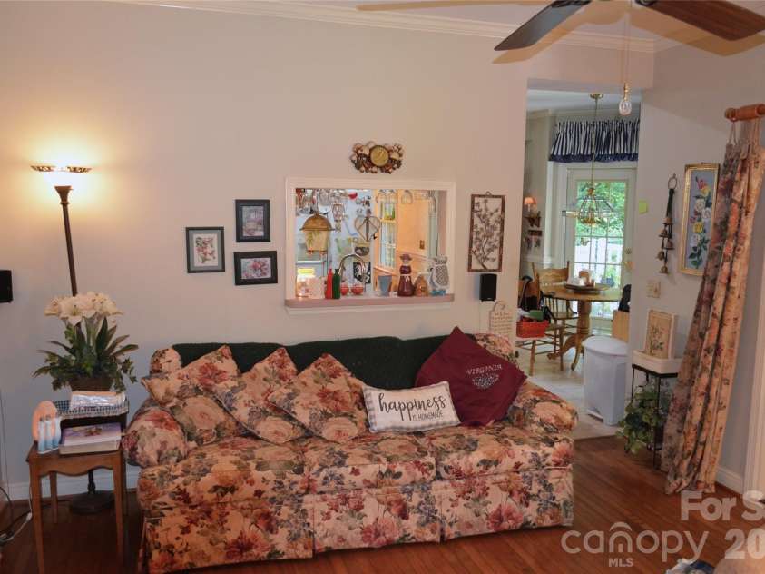 4721 Kuykendall Road, Charlotte, NC 28270.  MLS# CAR4413764, YatesRealty ID 44123. Keeping Room