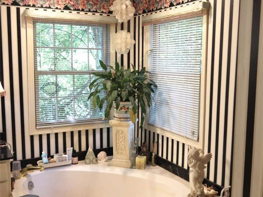 4721 Kuykendall Road, Charlotte, NC 28270.  MLS# CAR4413764, YatesRealty ID 44123. Primary Bath