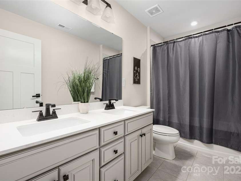 11215 Vanguard Parkway, Huntersville, NC 28078.  MLS# CAR4303580, YatesRealty ID 44124. Guest Bath 1