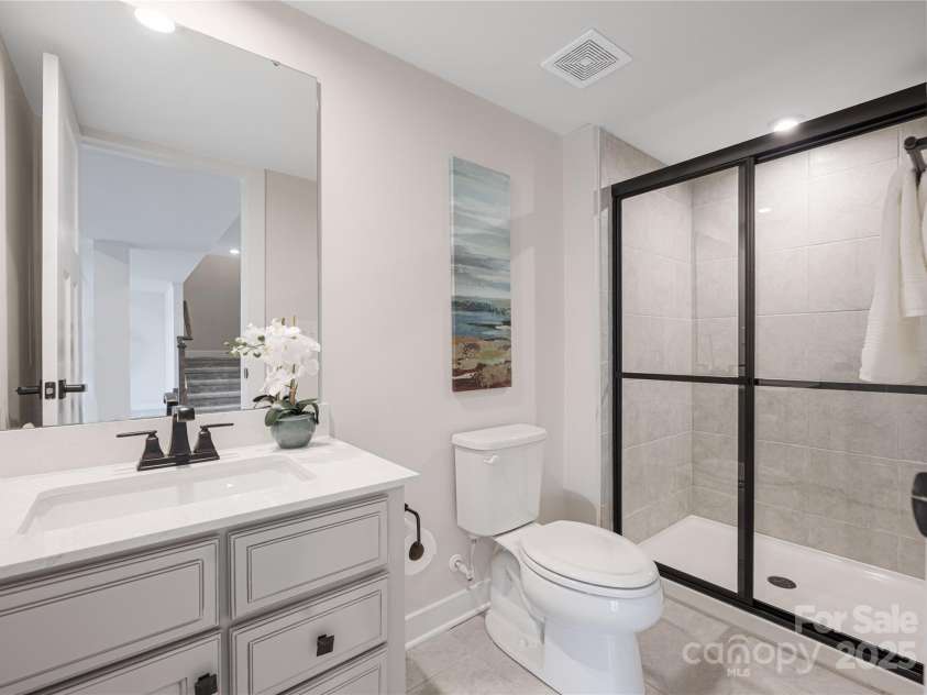 11215 Vanguard Parkway, Huntersville, NC 28078.  MLS# CAR4303580, YatesRealty ID 44124. Guest Bath 2