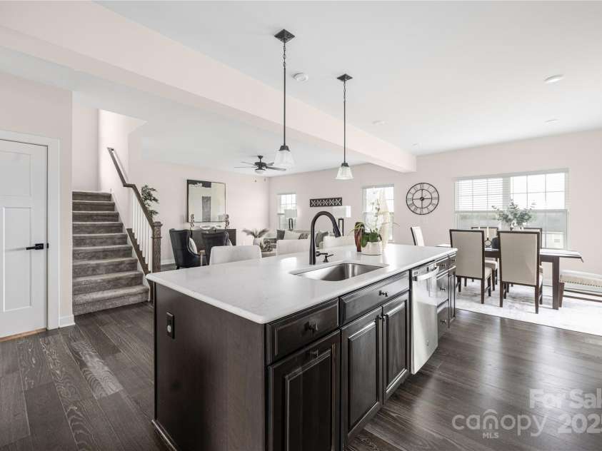 11215 Vanguard Parkway, Huntersville, NC 28078.  MLS# CAR4303580, YatesRealty ID 44124. Kitchen